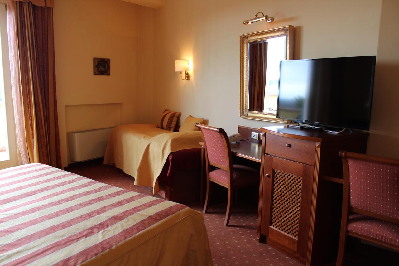Hotel La Dolce Vita Кавайон Веронезе Екстериор снимка