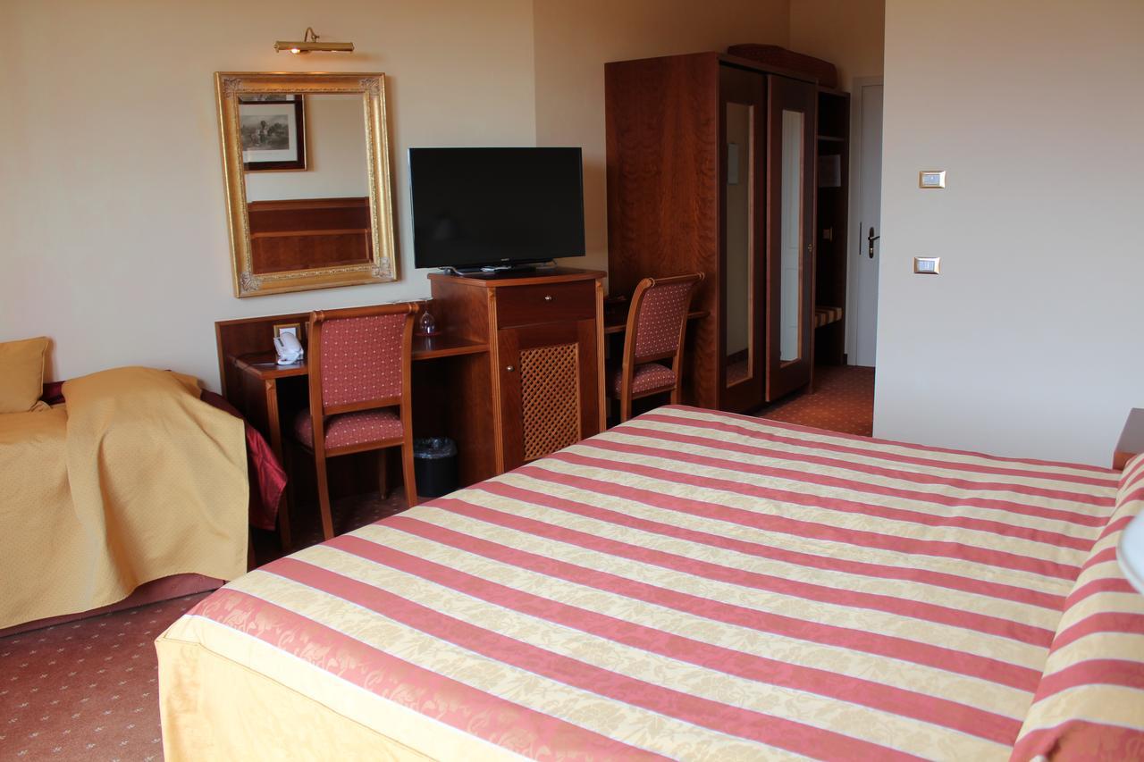 Hotel La Dolce Vita Кавайон Веронезе Екстериор снимка