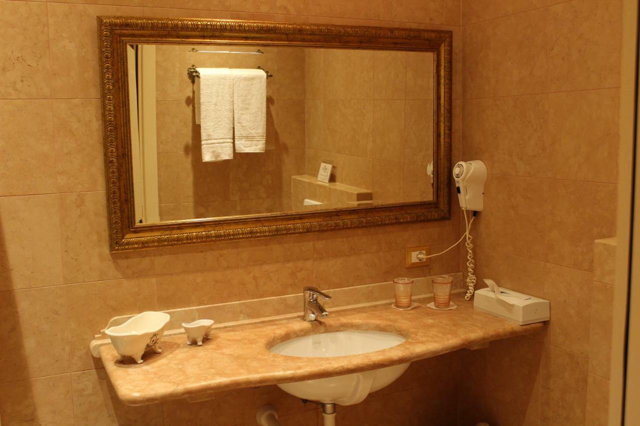 Hotel La Dolce Vita Кавайон Веронезе Екстериор снимка